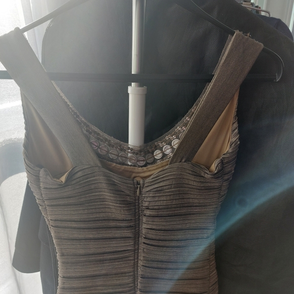 Womens dress w front sequin detail - Picture 2 of 6